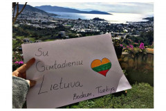 100nuotraukparodaSveikinutaveLietuva19598542_10156215871783969_7209061059223659874_n-1